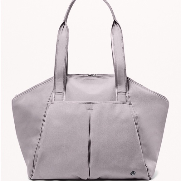 lululemon athletica Handbags - 🚨Final Price🚨 NWOT RARE Lululemon Free To Be bag
